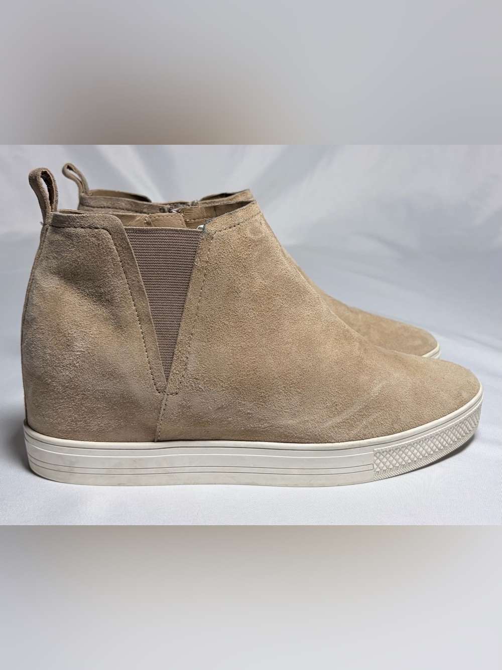 Caslon Cnaidy Lea Genuine Suede Hidden Wedge Sneaker Bootie Women's 10M Nice!